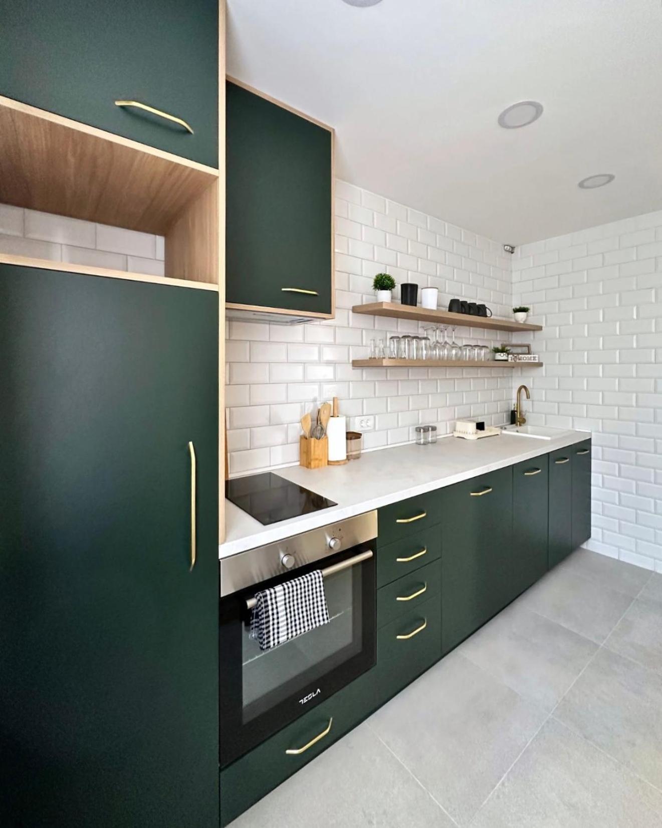 Apartment Nest With Private Garage *