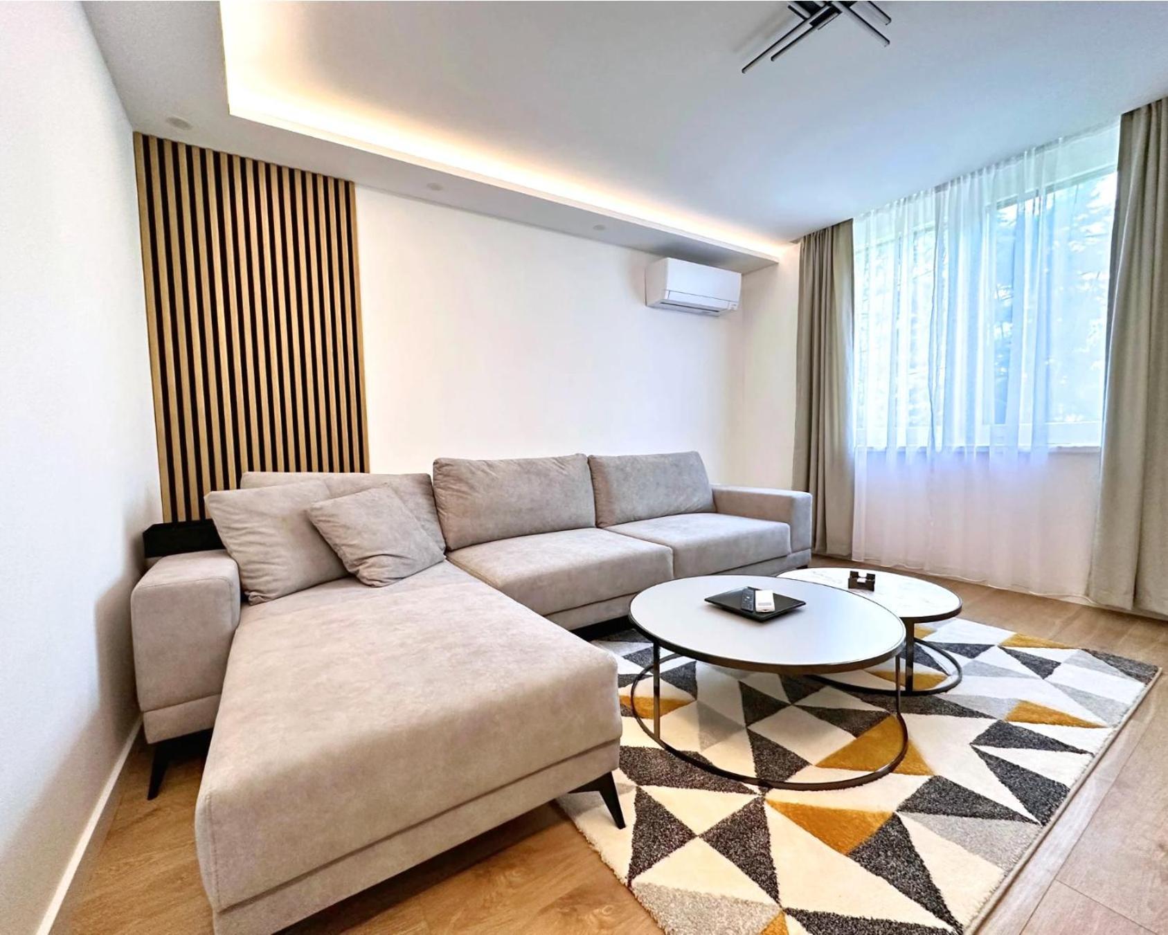 Nest With Private Garage Apartment *